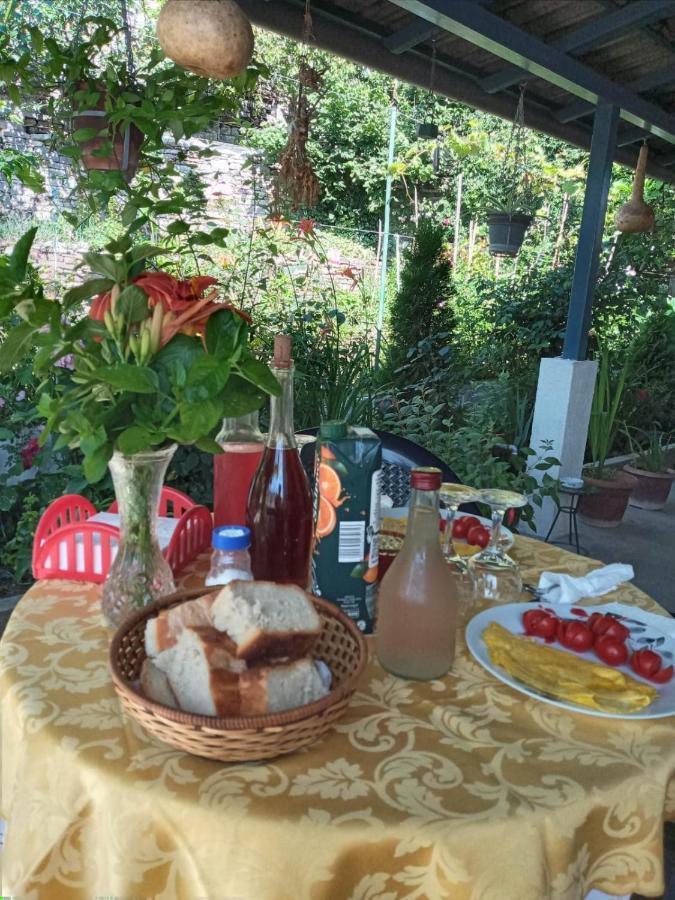 Relax Guesthouse Gjirokastër Esterno foto
