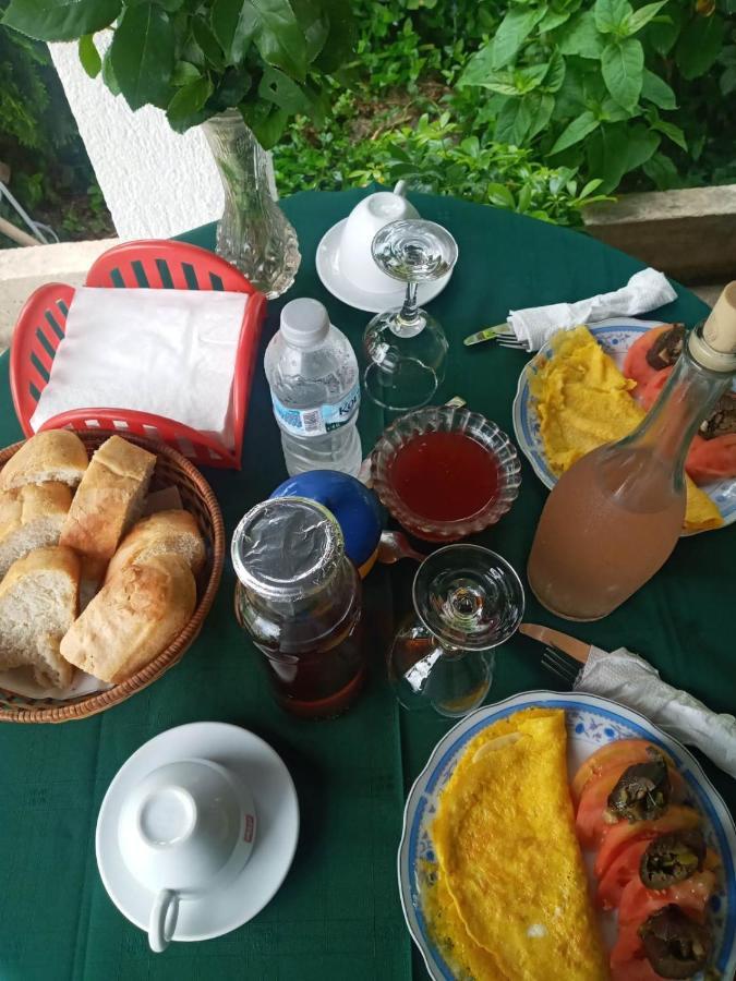 Relax Guesthouse Gjirokastër Esterno foto