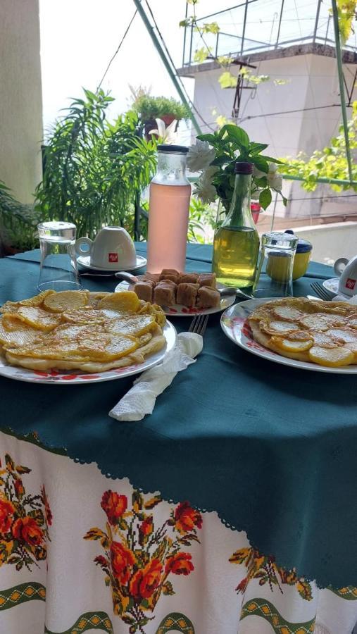 Relax Guesthouse Gjirokastër Esterno foto