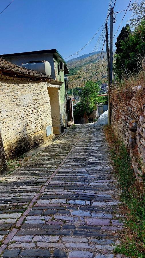 Relax Guesthouse Gjirokastër Esterno foto