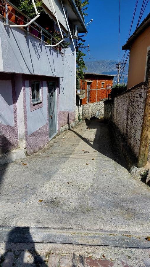 Relax Guesthouse Gjirokastër Esterno foto