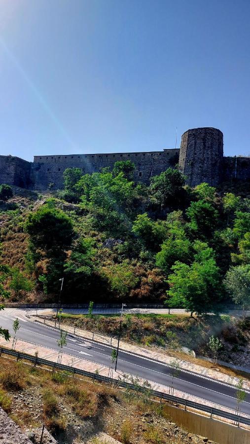 Relax Guesthouse Gjirokastër Esterno foto