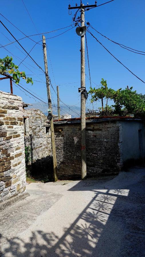 Relax Guesthouse Gjirokastër Esterno foto
